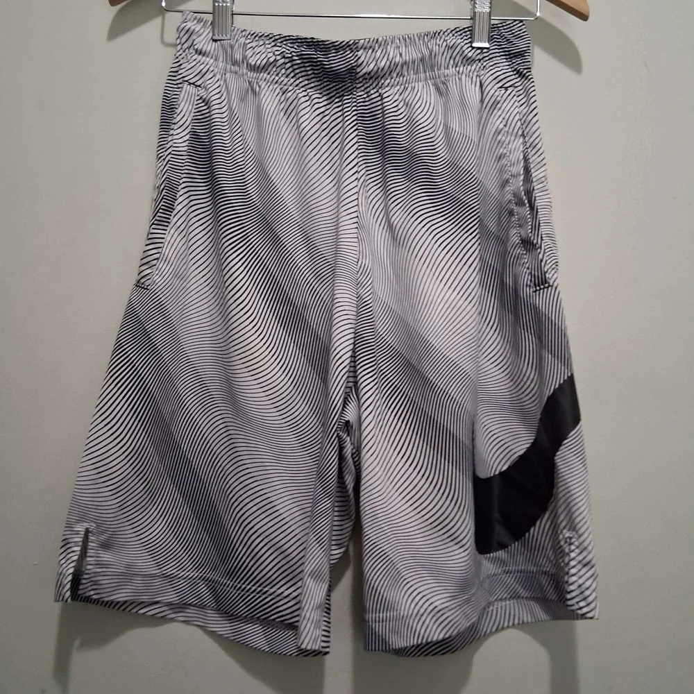 Nike‎ Dri-FIT Basketball Shorts Mens Small Black White Wave Optical Illusion Art